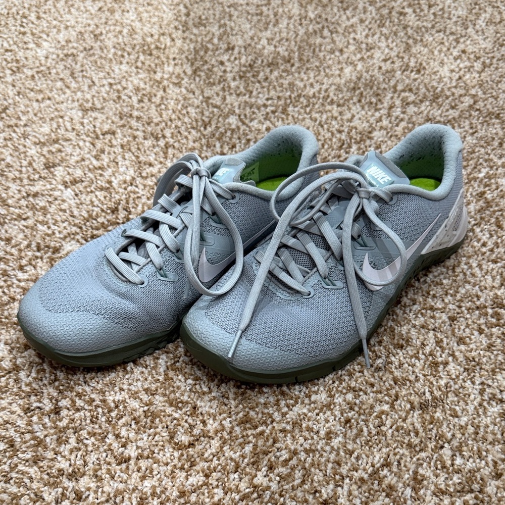 Women’s Nike Light Gray Training Sneakers